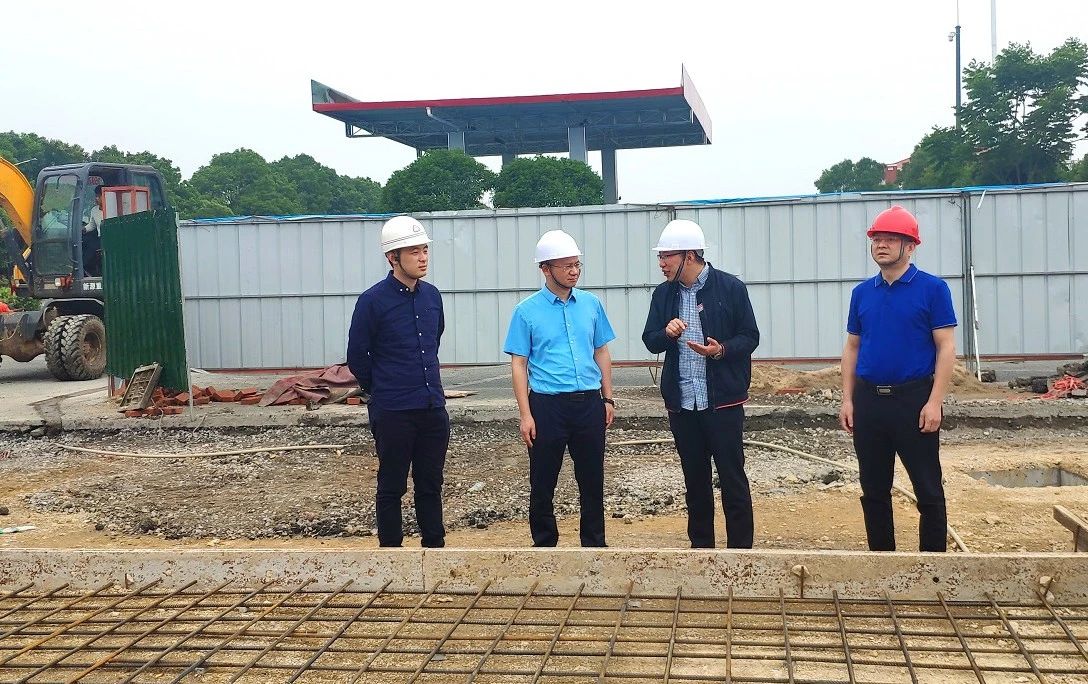 周剑光察看指导庐山服务区LNG加气站建设项目